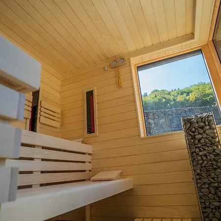 Lasttminutebooking - Vidis W Heated Jacuzzi And Sauna